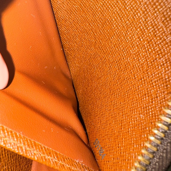 Louis Vuitton Monogram Zippy Wallet - Picture 7 of 7